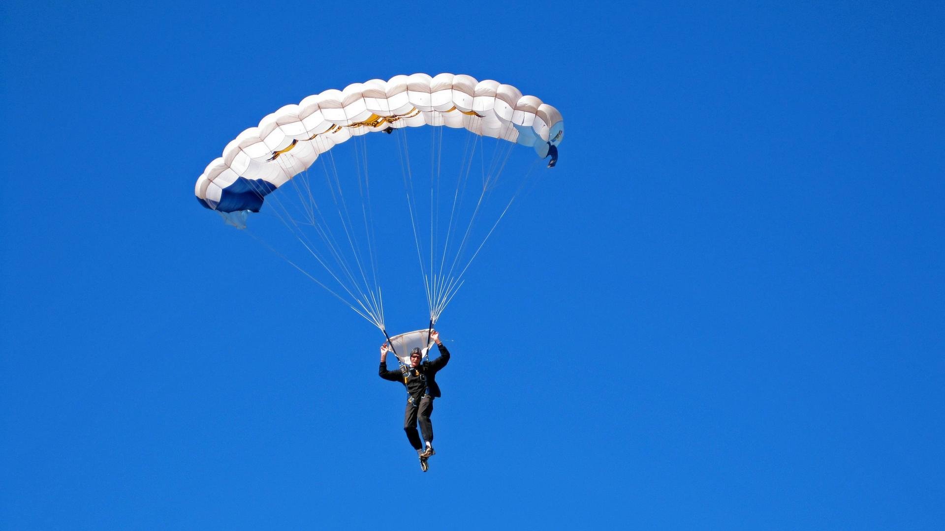 “英超争冠迷局：胜负瞬间决定未来格局”，英超争4