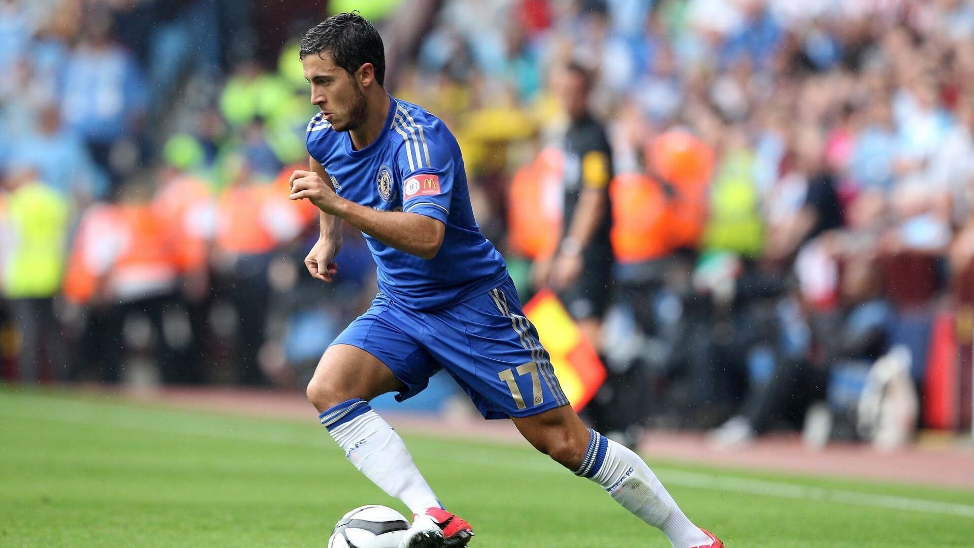 “青少年足球联赛现场嗨翻全场，精彩纷呈”，青少年足球联盟