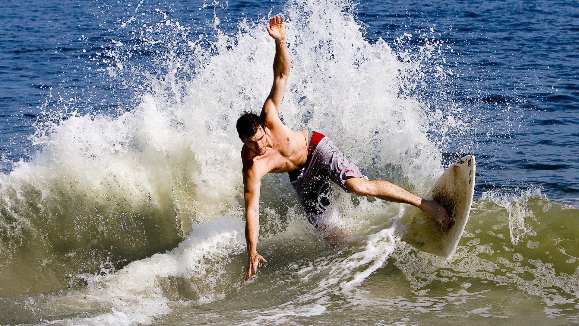 紧张刺激：王强最后一秒三分绝杀，场内欢呼！，王强最后9小时